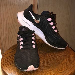 NIKE Women’s ZOOM PEGASUS 37, black and pink, size 9
